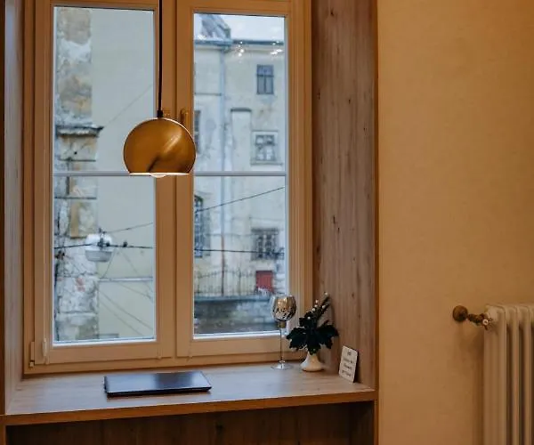 V.i.p Dominikanos * Leópolis